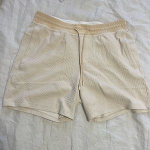 Lululemon At Ease shorts XL